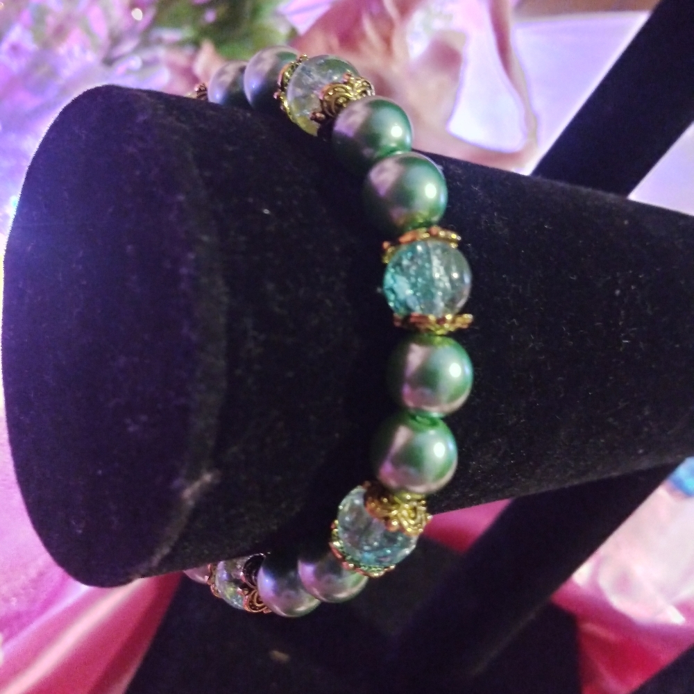 Gorgeous crackled glass braclet